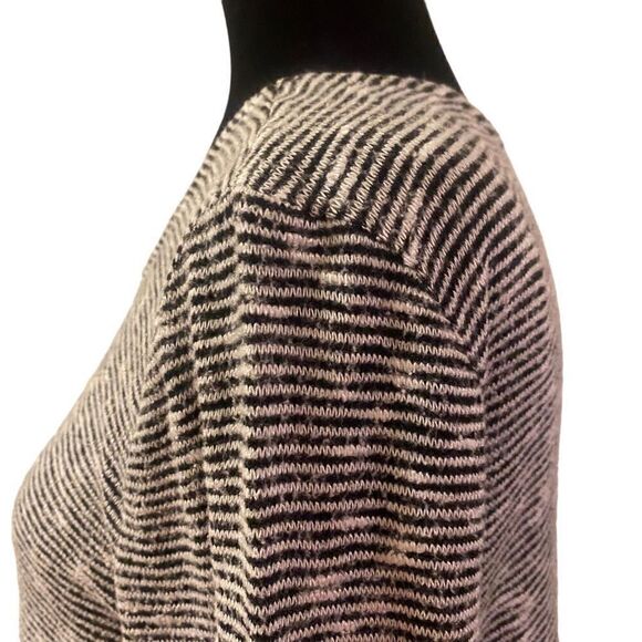 Gap Long Sleeve Black and White Striped Top‎ - Picture 6 of 11